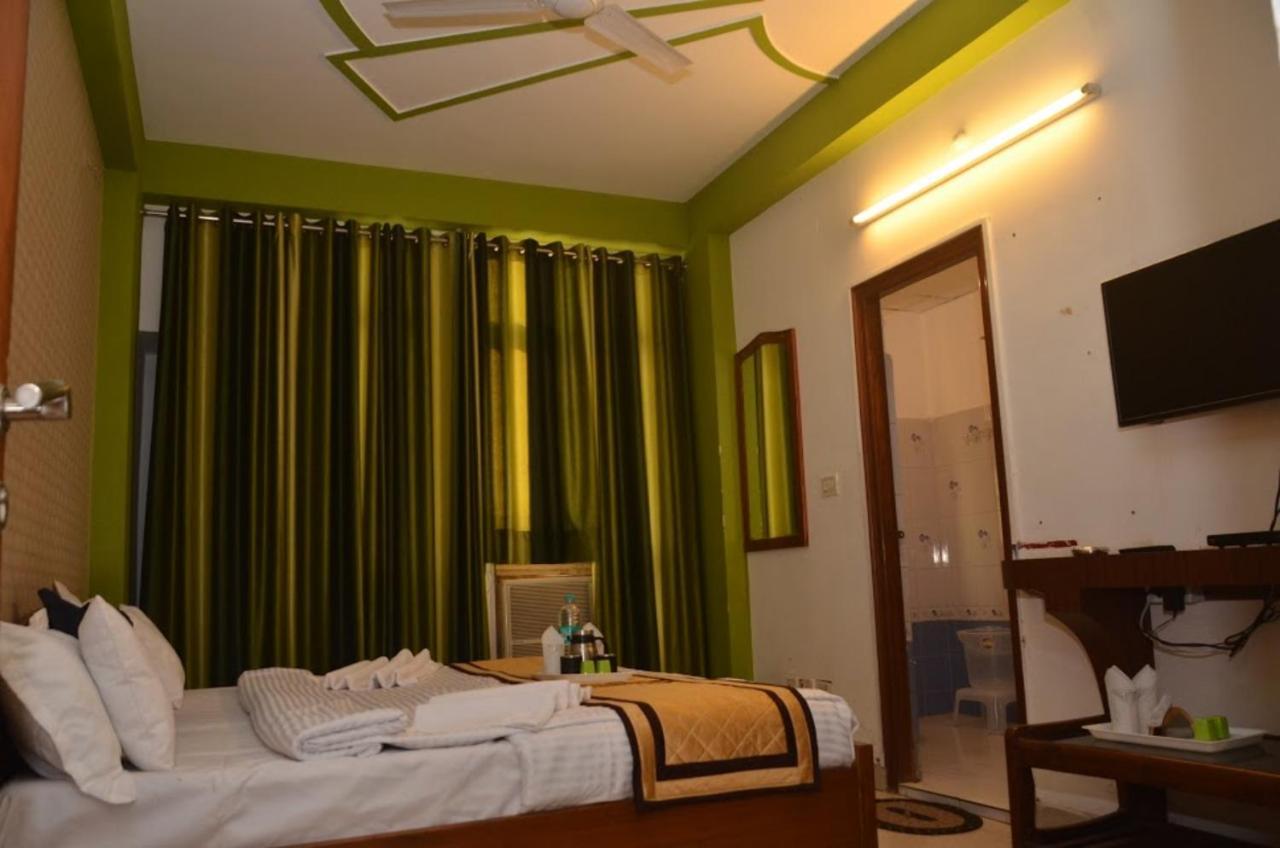 Europe Plaza Hotell Lucknow Exteriör bild